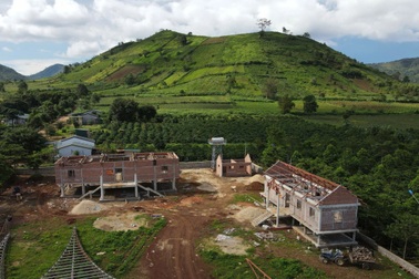 Dừng xây dựng nhà rông hơn 9 tỷ đồng dưới chân núi lửa Chư Đăng Ya