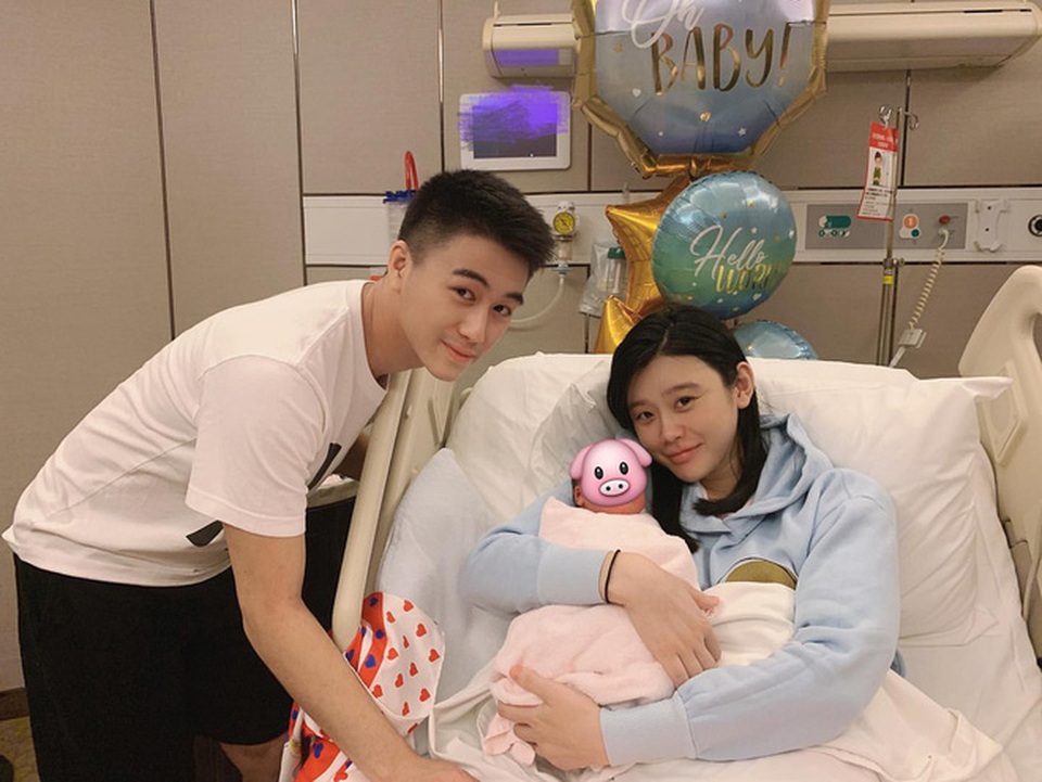 Siêu mẫu Hề Mộng Dao lấy lại thần thái đỉnh cao, hé lộ cuộc sống hôn nhân - 7 Siêu mẫu Hề Mộng Dao lấy lại thần thái đỉnh cao, hé lộ cuộc sống hôn nhân - 7