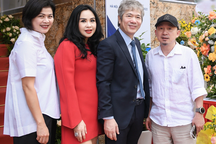 Hình ảnh đáng ngưỡng mộ giữa nhạc sĩ Quốc Trung và vợ chồng Thanh Lam