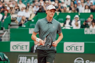 Alcaraz, Sinner thắng nhanh tại trận mở màn Monte Carlo Masters