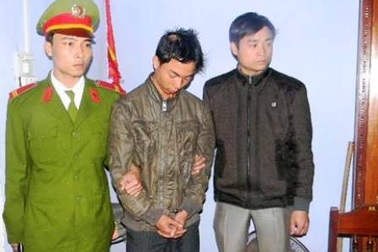 Khởi tố đối tượng khống chế nữ sinh vào rừng để hiếp dâm