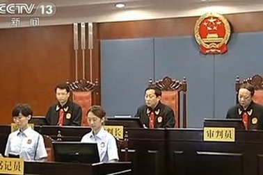 Cha mẹ kiện con ra tòa vì quá lười biếng 