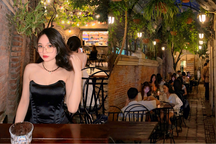 Vượt 100km, không ngại xếp hàng ở quán cà phê Hà Nội lúc 0h để... "sống ảo"