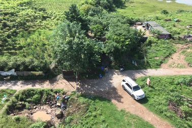 Vụ dân nói có “BOT lạ” ở bãi sông Hồng: Phường chỉ đạo dựng barie