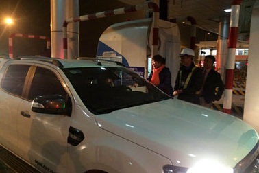 Tài xế được lì xì may mắn trên cao tốc Nội Bài - Lào Cai