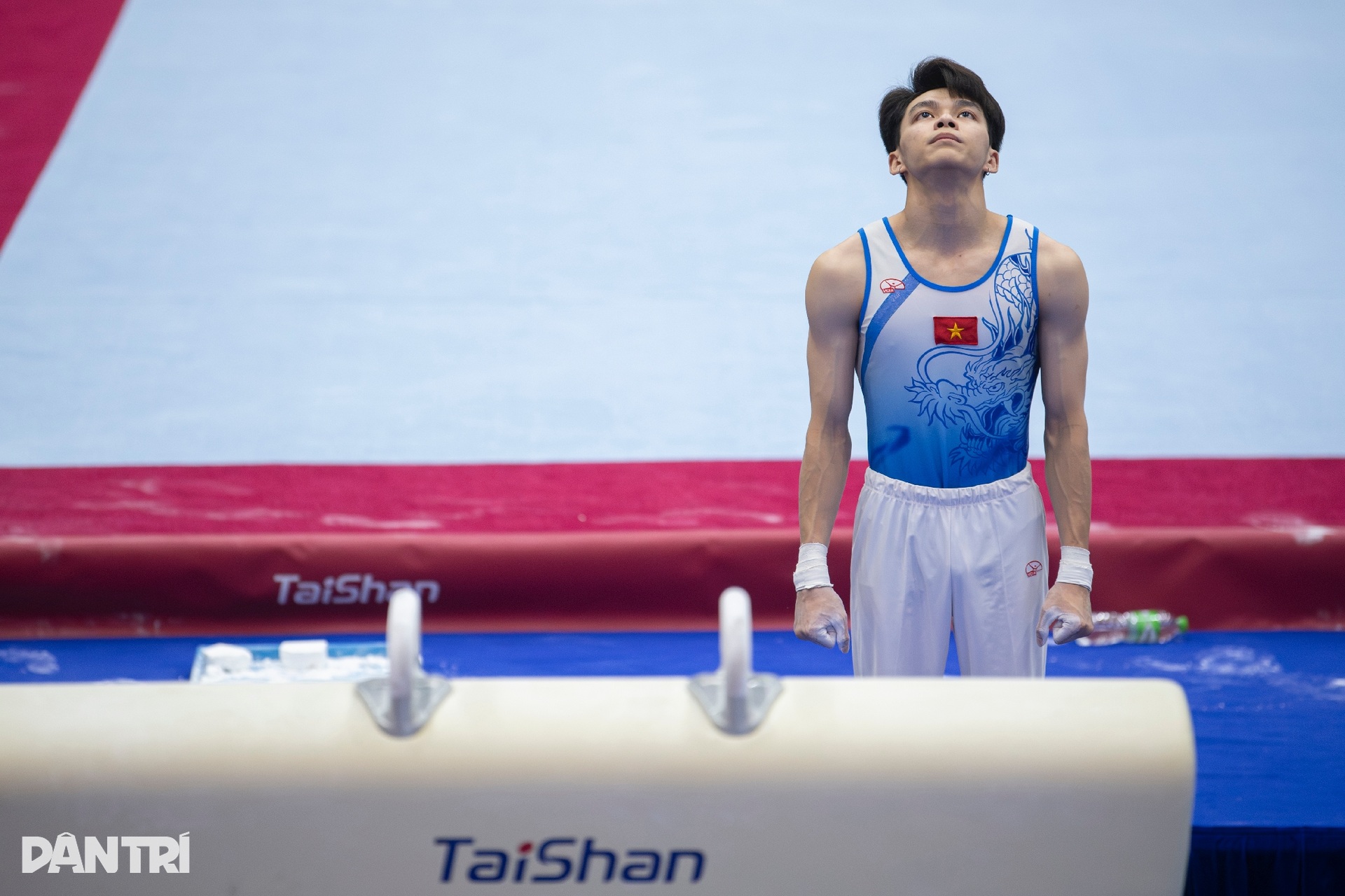 Khánh Phong nghẹn ngào nhớ về người cha quá cố sau tấm HCV đầy cảm xúc - 1