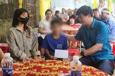 Vụ thảm sát ở Đắk Lắk: Thưởng nóng cháu bé dũng cảm cứu bạn khỏi kẻ thủ ác