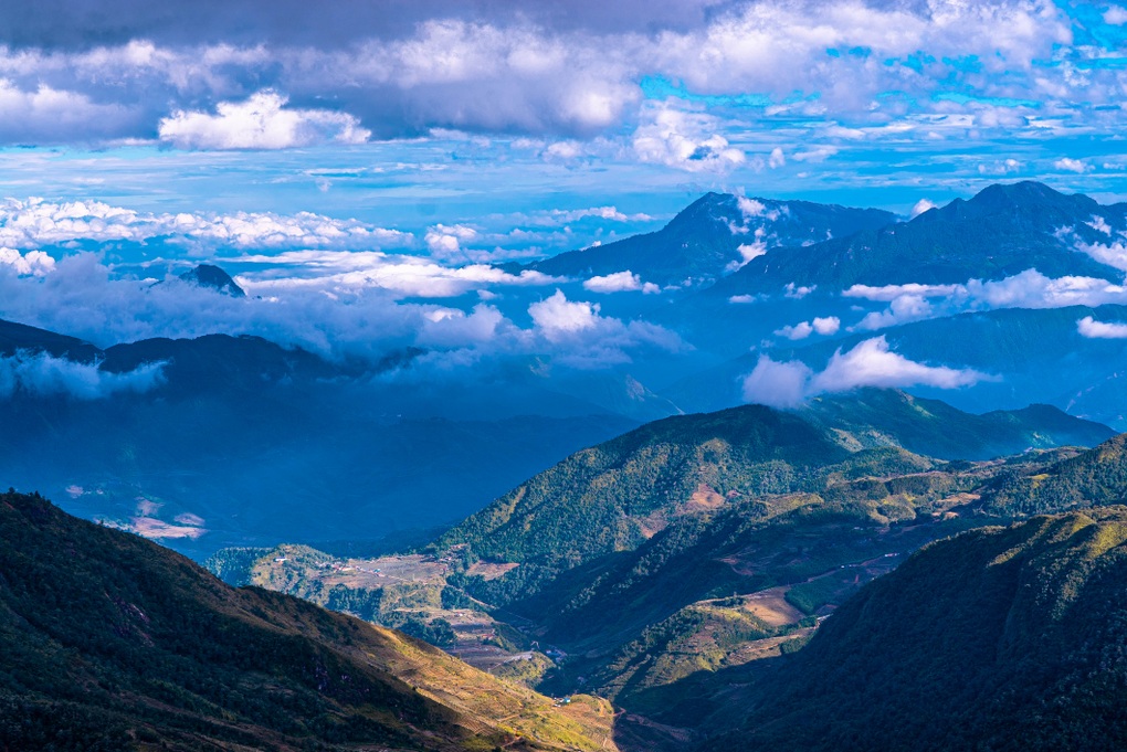Cô gái Bắc Giang băng rừng rêu, ngắm phong lá đỏ trên đỉnh Nhìu Cồ San - 3 Cô gái Bắc Giang băng rừng rêu, ngắm phong lá đỏ trên đỉnh Nhìu Cồ San - 3
