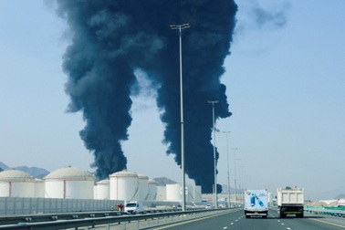 Tên lửa dồn dập tấn công UAE, Iran cảnh báo bước đi sai lầm