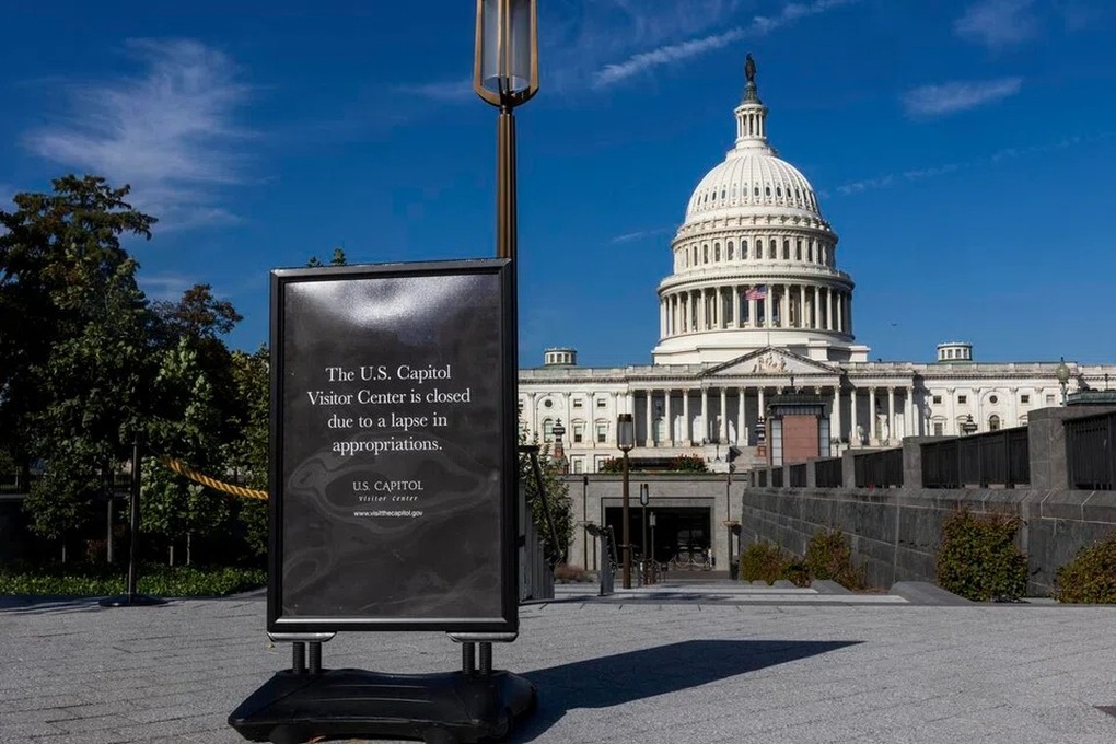 Mỹ cho thôi việc hơn 4.000 công chức khi chính phủ đóng cửa một phần - 1