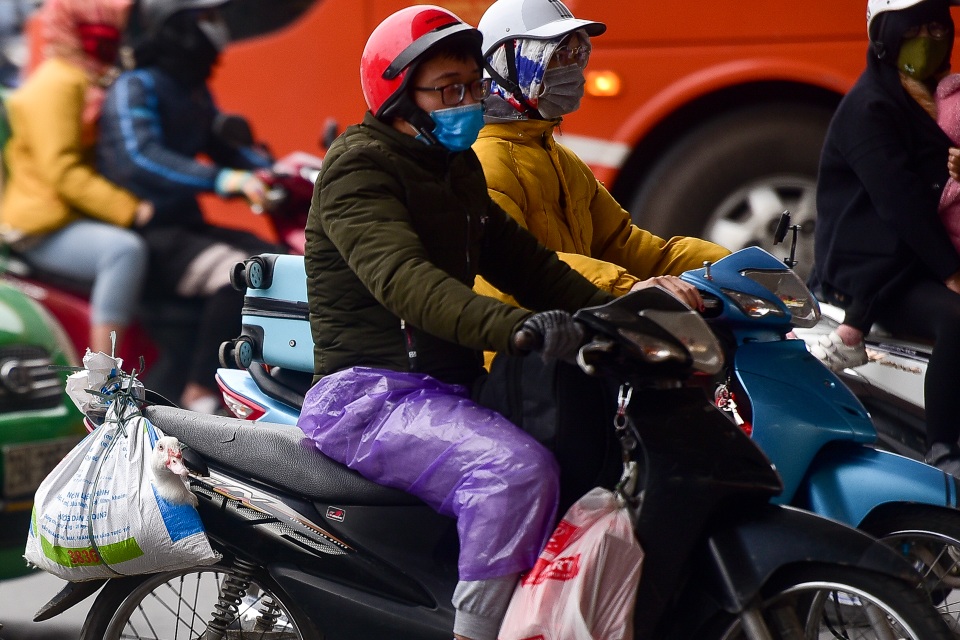 Người dân mang gà, vịt trở lại thủ đô sau kỳ nghỉ Tết Nguyên đán - 7 Người dân mang gà, vịt trở lại thủ đô sau kỳ nghỉ Tết Nguyên đán - 7