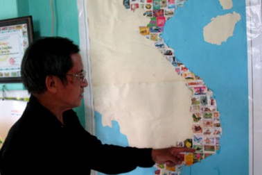 Ông thầy già và 7.000 con tem