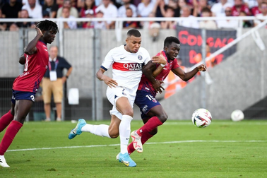 Mbappe mờ nhạt, PSG hòa thất vọng trước Clermont