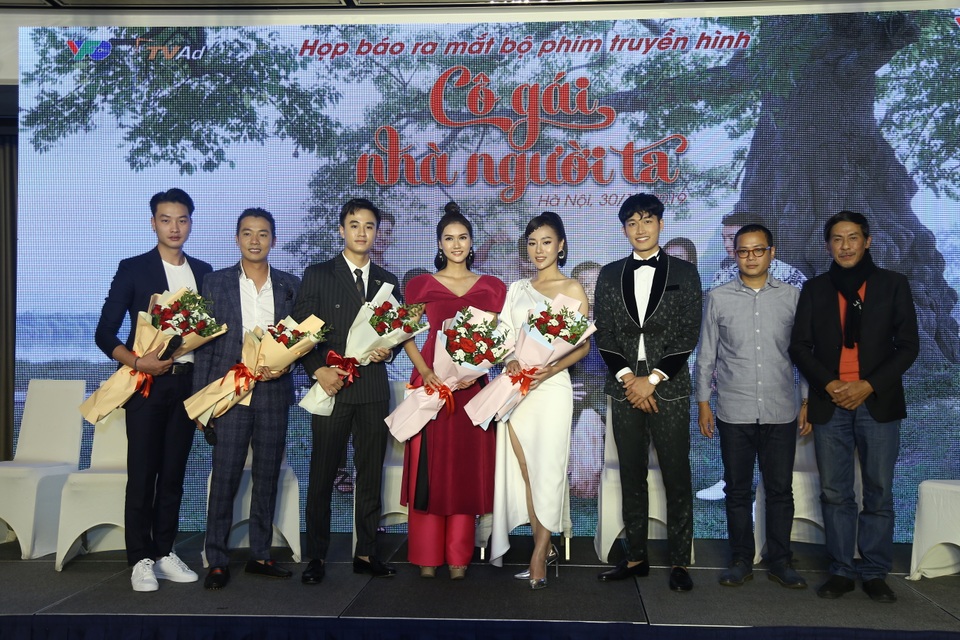Phương Oanh áp lực khi trút bỏ hình ảnh “gái làng chơi” để vào vai cô giáo làng - 1 Phương Oanh áp lực khi trút bỏ hình ảnh “gái làng chơi” để vào vai cô giáo làng - 1