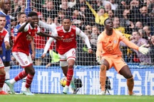 Arsenal đánh bại Chelsea tại Stamford Bridge