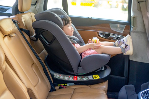 Cục CSGT giải đáp quy định ô tô chở trẻ dưới 10 tuổi phải có ghế trẻ em