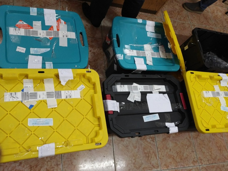 Triệt phá đường dây nhập lậu máy tính xách tay từ Mỹ về Việt Nam - 1 Triệt phá đường dây nhập lậu máy tính xách tay từ Mỹ về Việt Nam - 1
