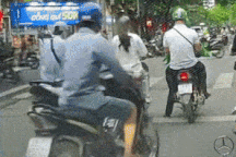 Dàn cảnh va chạm giao thông để trộm điện thoại ở Hà Nội