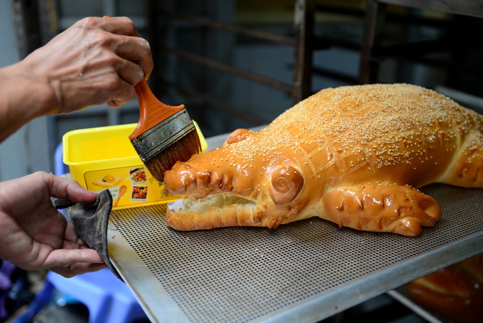 Chàng trai Sài Gòn chuyên làm bánh mì cá sấu, ngựa khổng lồ - 11 Chàng trai Sài Gòn chuyên làm bánh mì cá sấu, ngựa khổng lồ - 11