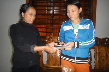 Người phụ nữ nghèo bỏ cả buổi tìm người đánh rơi ví tiền