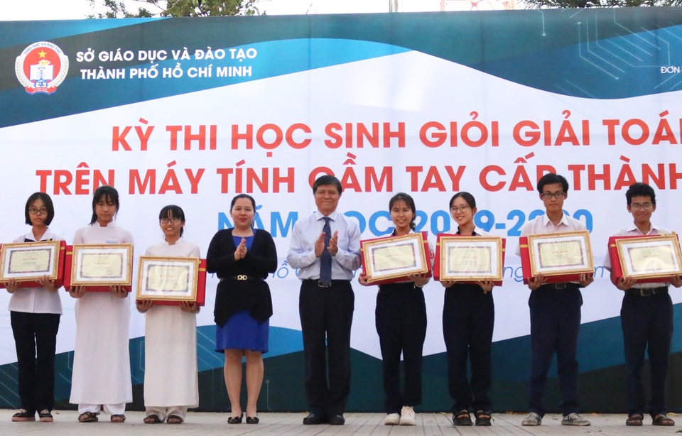 TPHCM: Hơn 700 học sinh đạt học sinh giỏi Giải Toán trên máy tính cầm tay - 1 TPHCM: Hơn 700 học sinh đạt học sinh giỏi Giải Toán trên máy tính cầm tay - 1