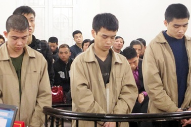 Hà Nội: Xét xử nhóm đòi nợ tiền lô đề bằng “luật rừng”