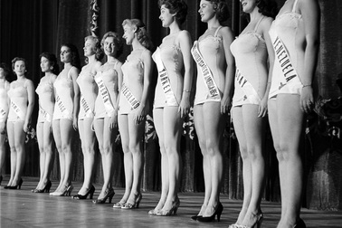 Sự giản dị không ngờ của cuộc thi Hoa hậu Hoàn vũ đầu tiên