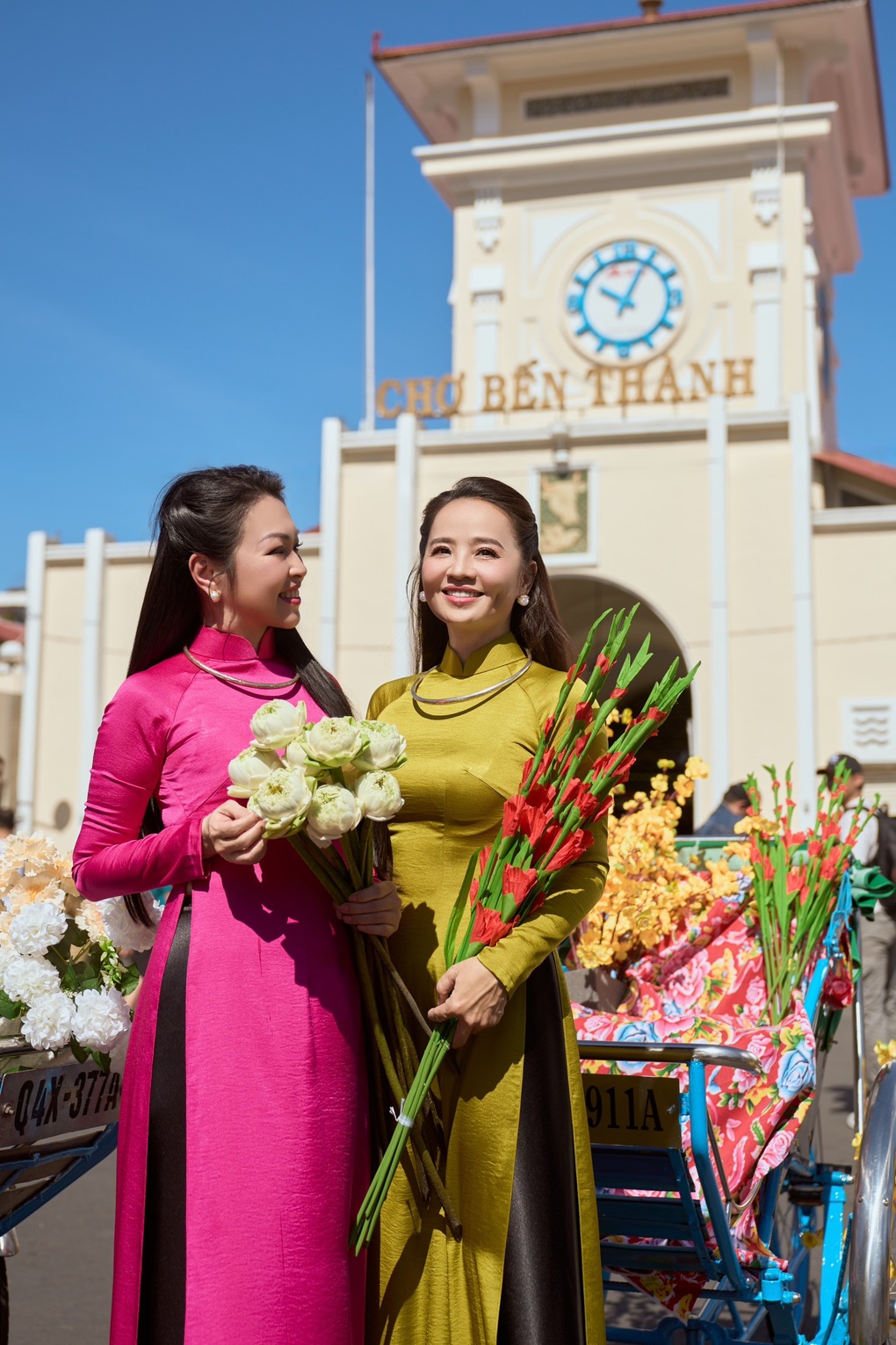 Út Trong Đất phương Nam hiếm hoi lộ diện, khoe dáng với áo dài trên phố - 8 Út Trong Đất phương Nam hiếm hoi lộ diện, khoe dáng với áo dài trên phố - 8