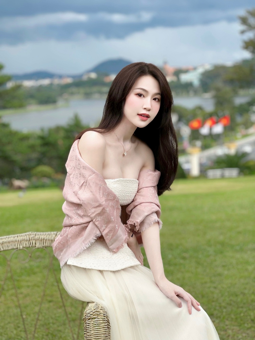 Vẻ đẹp trong veo của mỹ nhân xứ Nghệ tại Hoa hậu Hoàn vũ Việt Nam 2023 - 4 Vẻ đẹp trong veo của mỹ nhân xứ Nghệ tại Hoa hậu Hoàn vũ Việt Nam 2023 - 4