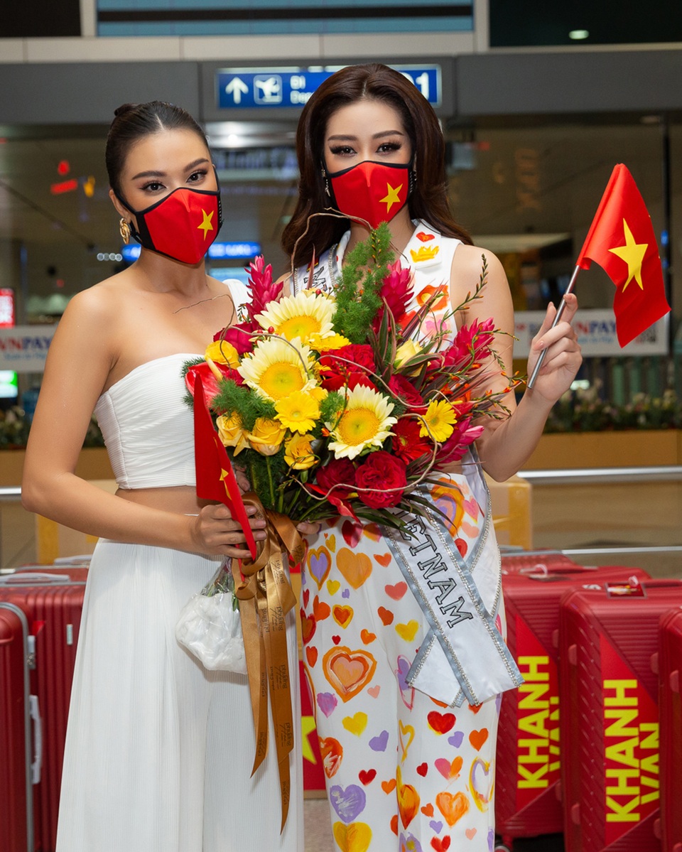 Khánh Vân lên đường sang Mỹ thi Hoa hậu Hoàn vũ - 7 Khánh Vân lên đường sang Mỹ thi Hoa hậu Hoàn vũ - 7