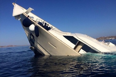 Cận cảnh du thuyền Aloha triệu đô bị chìm ngoài khơi Hy Lạp