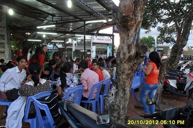 Dòng người bắt đầu “đổ” về các quán nhậu chiều 20/10