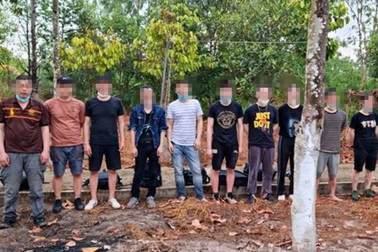 Bắt giữ 12 người Trung Quốc vượt biên trái phép từ Long An sang Campuchia