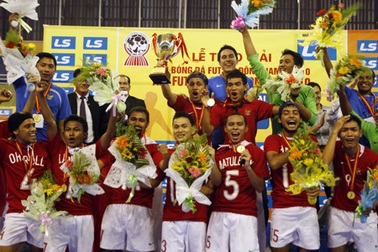 Dễ dàng hạ gục Malaysia, Indonesia lên ngôi vô địch  