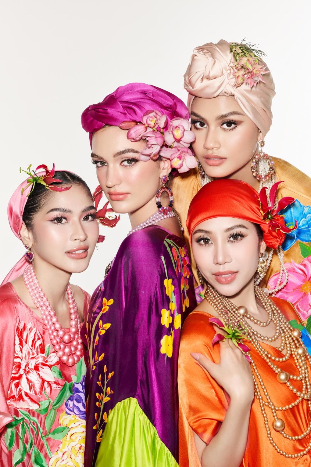 Top 4 Hoa hậu Trái đất 2023 diện thiết kế thời trang từ lụa Việt Nam - 1 Top 4 Hoa hậu Trái đất 2023 diện thiết kế thời trang từ lụa Việt Nam - 1