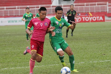 Vấn nạn trọng tài, bạo lực sân cỏ và tình trạng sụt giảm khán giả tại V-League