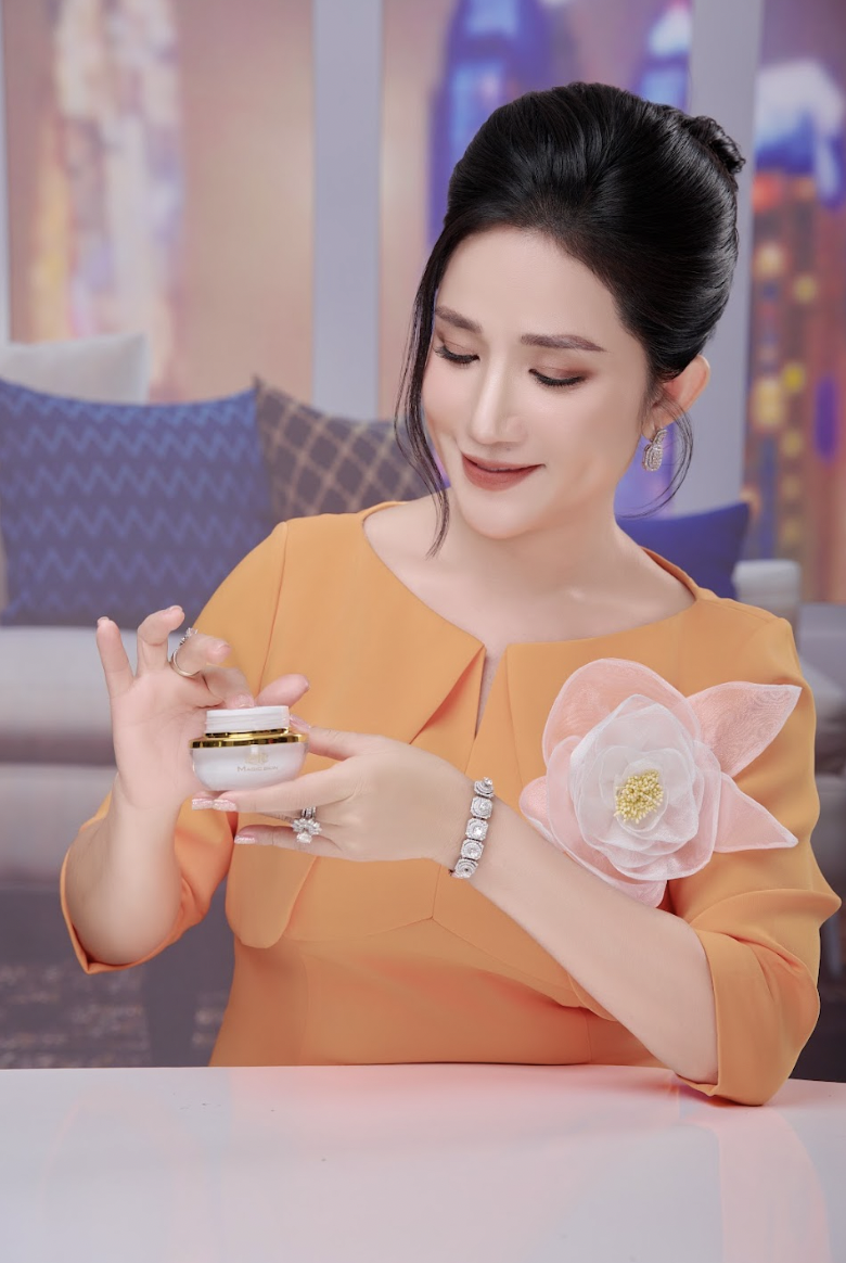 Nghệ sĩ Cát Tường tiết lộ bí quyết làm mờ nám da ở phụ nữ trên 40 tuổi - 2