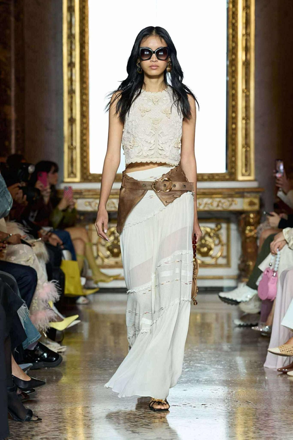 ម្ចាស់ជើងឯក The Face Tu Anh ត្រូវបានជ្រើសរើសឱ្យសម្តែងក្នុងកម្មវិធី Chanel - ៣ Quán quân The Face Tú Anh trúng tuyển trình diễn show Chanel - 3