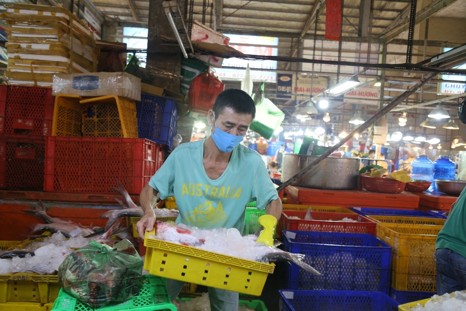 Thầy giáo chuyển nghề mua được nhà sau 11 năm thức đêm làm ...thợ mổ cá - 4 Thầy giáo chuyển nghề mua được nhà sau 11 năm thức đêm làm ...thợ mổ cá - 4