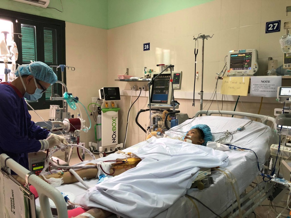 Hài nhi ngừng tim 10 phút được ra viện, tính mạng mẹ vẫn nguy kịch - 6 Hài nhi ngừng tim 10 phút được ra viện, tính mạng mẹ vẫn nguy kịch - 6