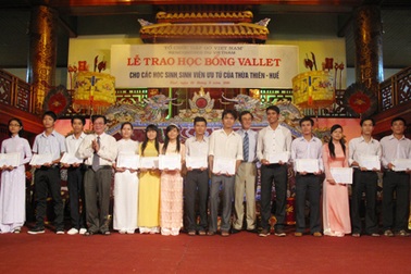 Thừa Thiên - Huế: Trao học bổng Odon Vallet cho 225 HS, SV ưu tú 