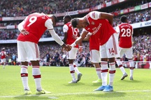 Arsenal 2-1 Burnley: “Song sát” Lacazette - Aubameyang tỏa sáng