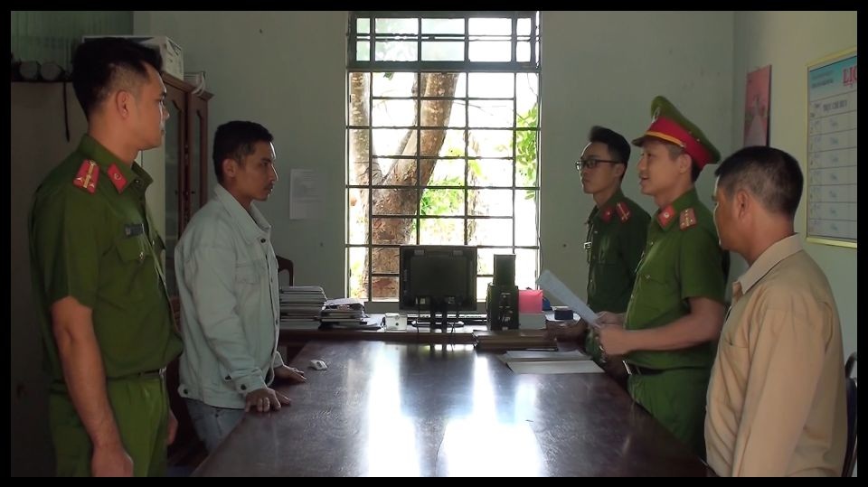 Ứng tiền mua gỗ trước cho lâm tặc phá rừng - 1 Ứng tiền mua gỗ trước cho lâm tặc phá rừng - 1