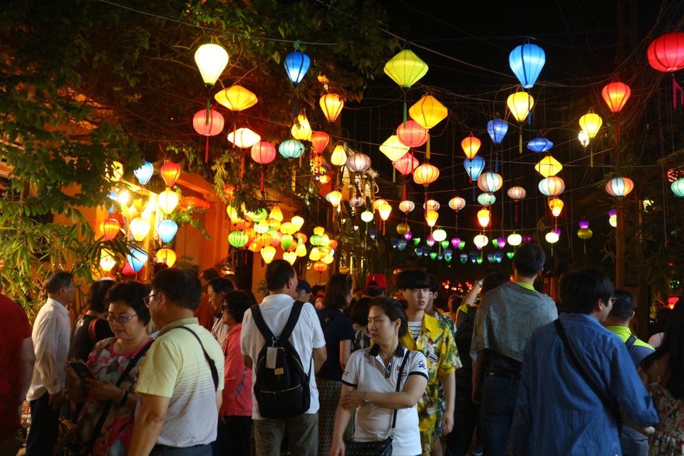 Hội An: Người dân xuống đường đón Giáng sinh Hội An: Người dân xuống đường đón Giáng sinh