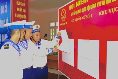 Vùng 2 Hải quân bầu cử sớm tại bến trước khi lên đường ra biển