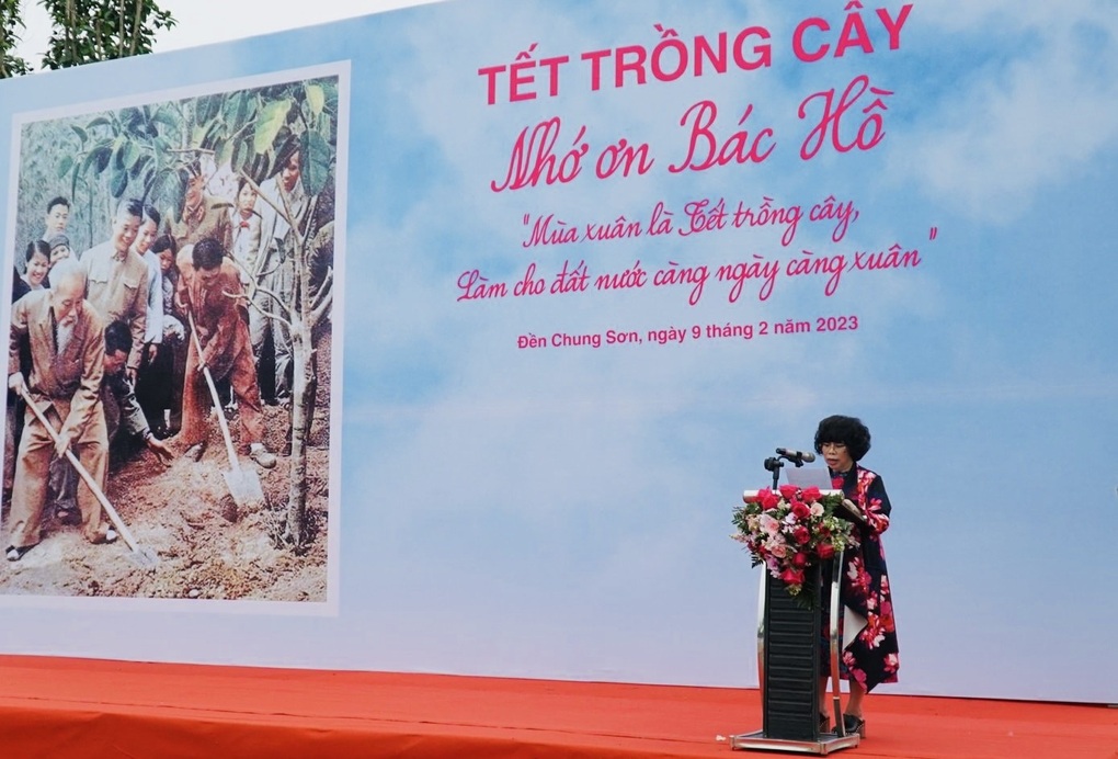 Trồng cây đầu xuân tại khuôn viên đền thờ gia tiên Chủ tịch Hồ Chí Minh - 1 Trồng cây đầu xuân tại khuôn viên đền thờ gia tiên Chủ tịch Hồ Chí Minh - 1