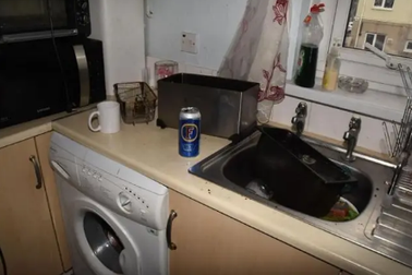 Đột nhập ăn trộm, bị tóm vì để lại ADN trên lon bia uống tại hiện trường