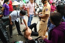 Sau vụ hiệp sĩ bị đâm, người dân TPHCM cùng vây bắt đối tượng “đá xế”