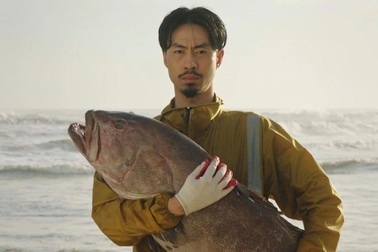 Bạn trẻ tranh cãi "Mang tiền về cho mẹ" ở góc nhìn đầu tư và thực tế