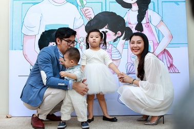 Thắng giải thưởng châu Á danh giá, Gào ra mắt cuốn sách về gia đình